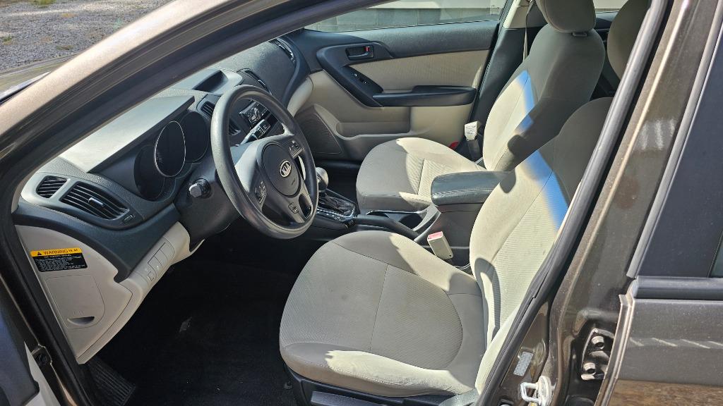 2011 Kia Forte EX - Photo 9
